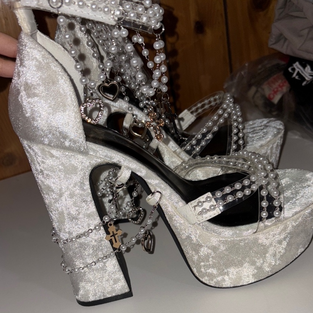 Dollskill Sugar Thrillz size 8 high platform heels with accessories